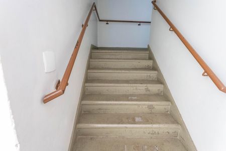 Apartamento à venda com 48m², 2 quartos e 1 vagaEscada do prédio 