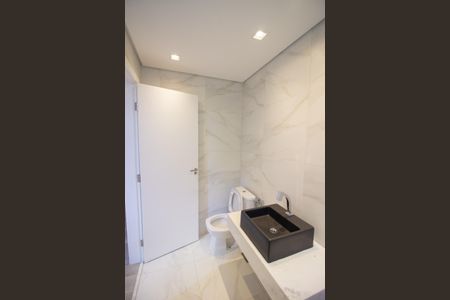 Apartamento à venda com 302m², 4 quartos e 3 vagas Apartamento à venda com 302m², 4 quartos e 3 vagasBanheiro da Suíte 2