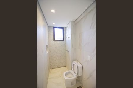 Apartamento à venda com 302m², 4 quartos e 3 vagas Apartamento à venda com 302m², 4 quartos e 3 vagasBanheiro da Semi-suíte 1 e 2