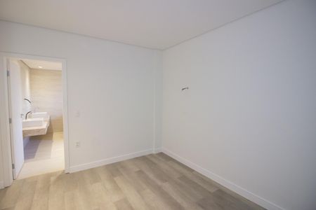 Apartamento à venda com 302m², 4 quartos e 3 vagas Apartamento à venda com 302m², 4 quartos e 3 vagasSuíte 1