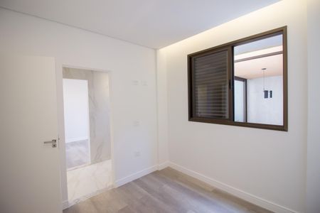Apartamento à venda com 302m², 4 quartos e 3 vagas Apartamento à venda com 302m², 4 quartos e 3 vagasSemi-suíte 2
