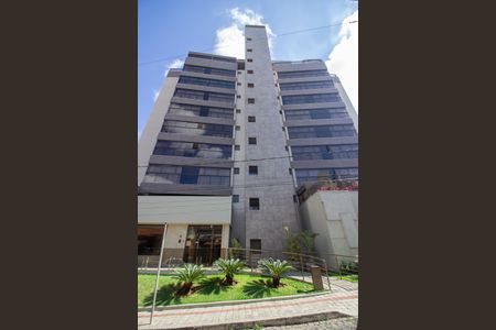 Apartamento à venda com 302m², 4 quartos e 3 vagas Apartamento à venda com 302m², 4 quartos e 3 vagasFachada e portaria