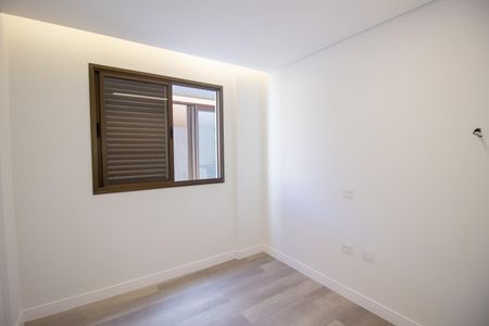 Apartamento à venda com 302m², 4 quartos e 3 vagas Apartamento à venda com 302m², 4 quartos e 3 vagasSemi-suíte 2