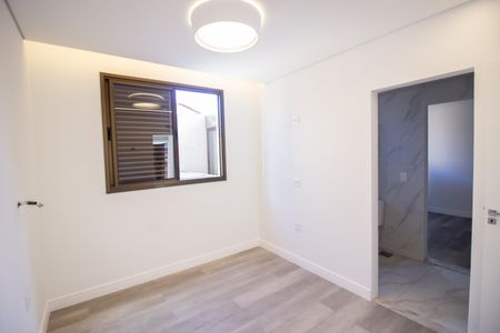 Apartamento à venda com 302m², 4 quartos e 3 vagas Apartamento à venda com 302m², 4 quartos e 3 vagasSemi-suíte 1