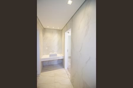 Apartamento à venda com 302m², 4 quartos e 3 vagas Apartamento à venda com 302m², 4 quartos e 3 vagasBanheiro da Semi-suíte 1 e 2