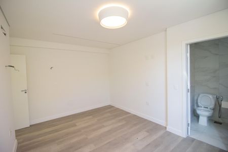 Apartamento à venda com 302m², 4 quartos e 3 vagas Apartamento à venda com 302m², 4 quartos e 3 vagasSuíte 2