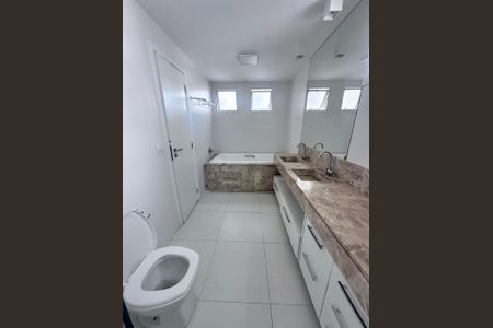 Apartamento para alugar com 433m², 3 quartos e 3 vagas Apartamento para alugar com 433m², 3 quartos e 3 vagasBanheiro do suíte 3