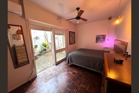Quarto  de apartamento à venda com 1 quarto, 60m² em Petrópolis, Porto Alegre
