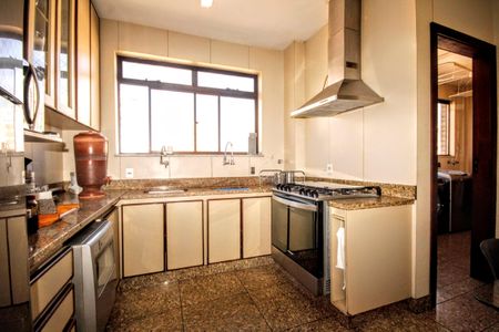 Apartamento à venda com 315m², 4 quartos e 4 vagasCozinha