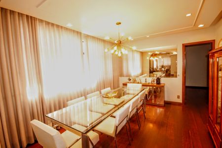 Apartamento à venda com 315m², 4 quartos e 4 vagasSala