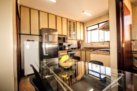 Apartamento à venda com 315m², 4 quartos e 4 vagasCozinha