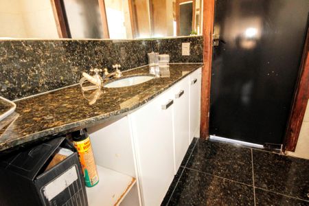 Apartamento à venda com 315m², 4 quartos e 4 vagasBanheiro 2