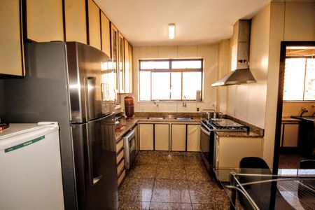 Apartamento à venda com 315m², 4 quartos e 4 vagasCozinha