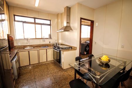 Apartamento à venda com 315m², 4 quartos e 4 vagasCozinha