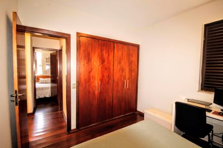 Apartamento à venda com 315m², 4 quartos e 4 vagasQuarto 2