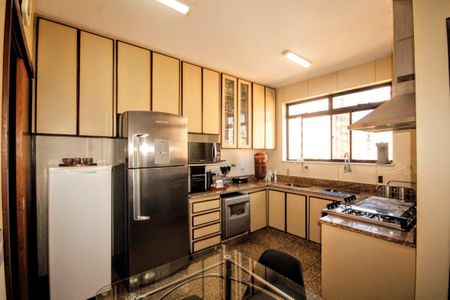 Apartamento à venda com 315m², 4 quartos e 4 vagasCozinha