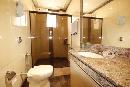 Apartamento à venda com 315m², 4 quartos e 4 vagasBanheiro da Suíte