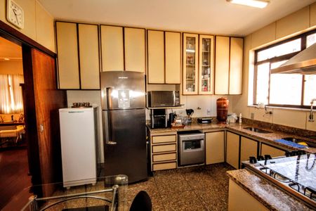 Apartamento à venda com 315m², 4 quartos e 4 vagasCozinha