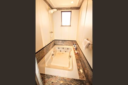 Apartamento à venda com 315m², 4 quartos e 4 vagasBanheiro 1