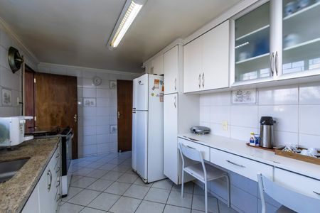 Casa à venda com 680m², 4 quartos e 6 vagasCozinha