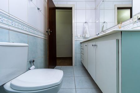 Casa à venda com 680m², 4 quartos e 6 vagasBanheiro Social 1