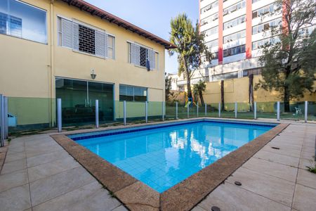 Casa à venda com 680m², 4 quartos e 6 vagasÁrea comum - Piscina