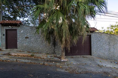 Casa à venda com 680m², 4 quartos e 6 vagasFachada