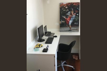 Apartamento à venda com 75m², 2 quartos e 2 vagas Apartamento à venda com 75m², 2 quartos e 2 vagasEscritório