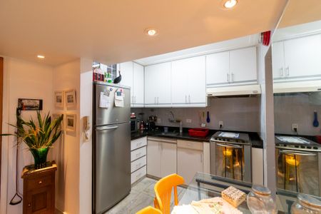 Apartamento para alugar com 70m², 2 quartos e 2 vagas Apartamento para alugar com 70m², 2 quartos e 2 vagasCozinha