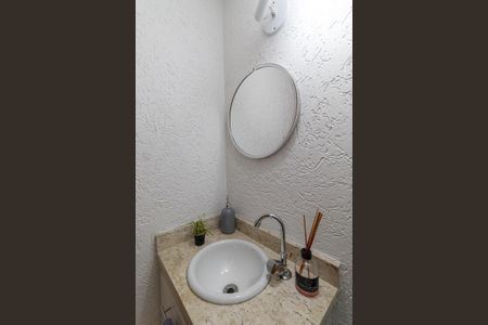 Casa de condomínio à venda com 69m², 2 quartos e 1 vagaLavabo