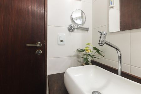 Apartamento à venda com 64m², 2 quartos e 1 vaga Apartamento à venda com 64m², 2 quartos e 1 vagaBanheiro Social