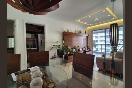 Apartamento à venda com 82m², 2 quartos e 1 vaga Apartamento à venda com 82m², 2 quartos e 1 vagaSala