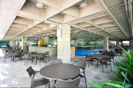 Apartamento à venda com 178m², 3 quartos e 2 vagas Apartamento à venda com 178m², 3 quartos e 2 vagasEspaço Bar