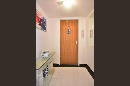 Apartamento à venda com 178m², 3 quartos e 2 vagasHall Privativo