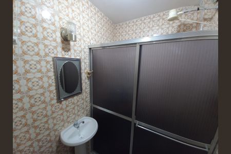Banheiro de apartamento para alugar com 1 quarto, 32m² em Centro, São Vicente
