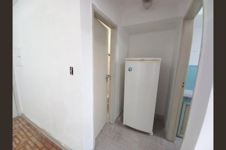 Cozinha de apartamento para alugar com 1 quarto, 32m² em Centro, São Vicente