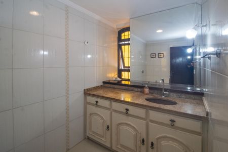 Casa à venda com 260m², 3 quartos e 3 vagas Casa à venda com 260m², 3 quartos e 3 vagasBanheiro