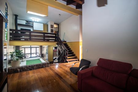 Casa à venda com 260m², 3 quartos e 3 vagas Casa à venda com 260m², 3 quartos e 3 vagasSala