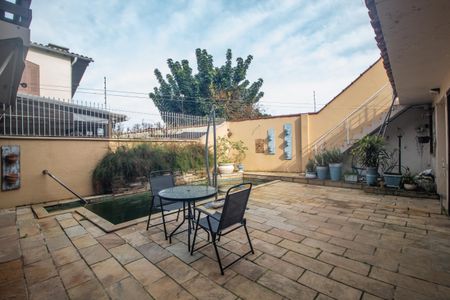 Casa à venda com 260m², 3 quartos e 3 vagas Casa à venda com 260m², 3 quartos e 3 vagasÁrea comum - Piscina