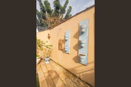 Casa à venda com 260m², 3 quartos e 3 vagas Casa à venda com 260m², 3 quartos e 3 vagasÁrea comum - Piscina