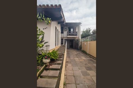 Casa à venda com 260m², 3 quartos e 3 vagas Casa à venda com 260m², 3 quartos e 3 vagasFachada