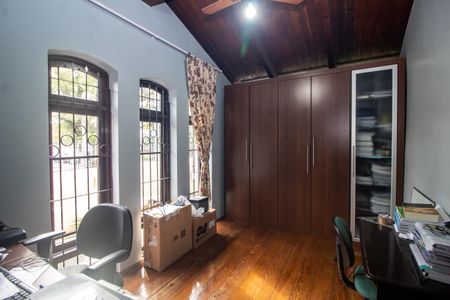 Casa à venda com 260m², 3 quartos e 3 vagas Casa à venda com 260m², 3 quartos e 3 vagasEscritório