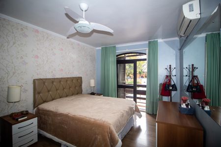 Casa à venda com 260m², 3 quartos e 3 vagas Casa à venda com 260m², 3 quartos e 3 vagasSuíte