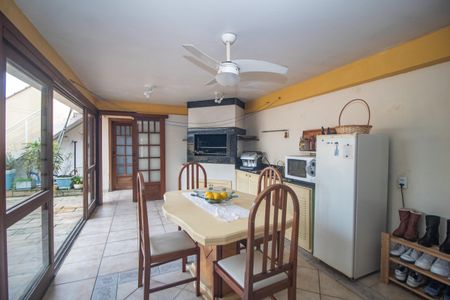 Casa à venda com 260m², 3 quartos e 3 vagas Casa à venda com 260m², 3 quartos e 3 vagasÁrea comum - Churrasqueira