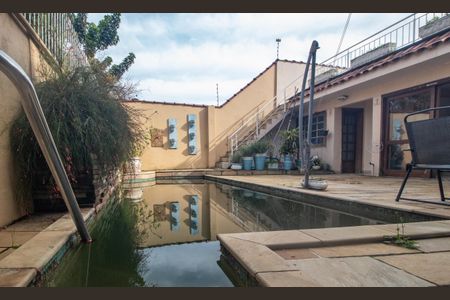 Casa à venda com 260m², 3 quartos e 3 vagas Casa à venda com 260m², 3 quartos e 3 vagasÁrea comum - Piscina