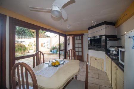 Casa à venda com 260m², 3 quartos e 3 vagas Casa à venda com 260m², 3 quartos e 3 vagasÁrea comum - Churrasqueira