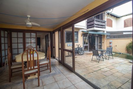 Casa à venda com 260m², 3 quartos e 3 vagas Casa à venda com 260m², 3 quartos e 3 vagasÁrea comum - Churrasqueira