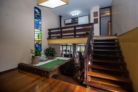 Casa à venda com 260m², 3 quartos e 3 vagas Casa à venda com 260m², 3 quartos e 3 vagasSala