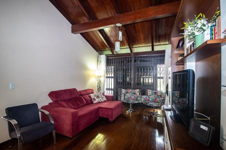 Casa à venda com 260m², 3 quartos e 3 vagas Casa à venda com 260m², 3 quartos e 3 vagasSala