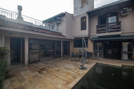 Casa à venda com 260m², 3 quartos e 3 vagas Casa à venda com 260m², 3 quartos e 3 vagasÁrea comum - Piscina